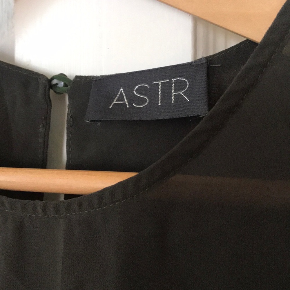 ASTR forest green crochet trim sheer overlay top - Picture 10 of 11